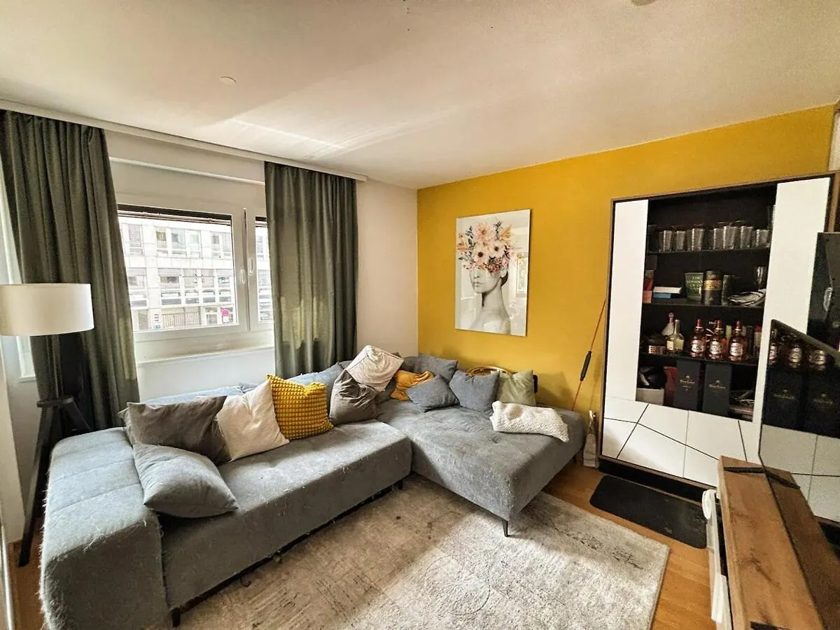 3 Rooms, 9 Min To City Centre By Feet contacts
